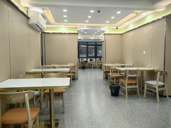 人大助推民生“食”事! “家门口的饭桌”暖心开业照片03.jpg